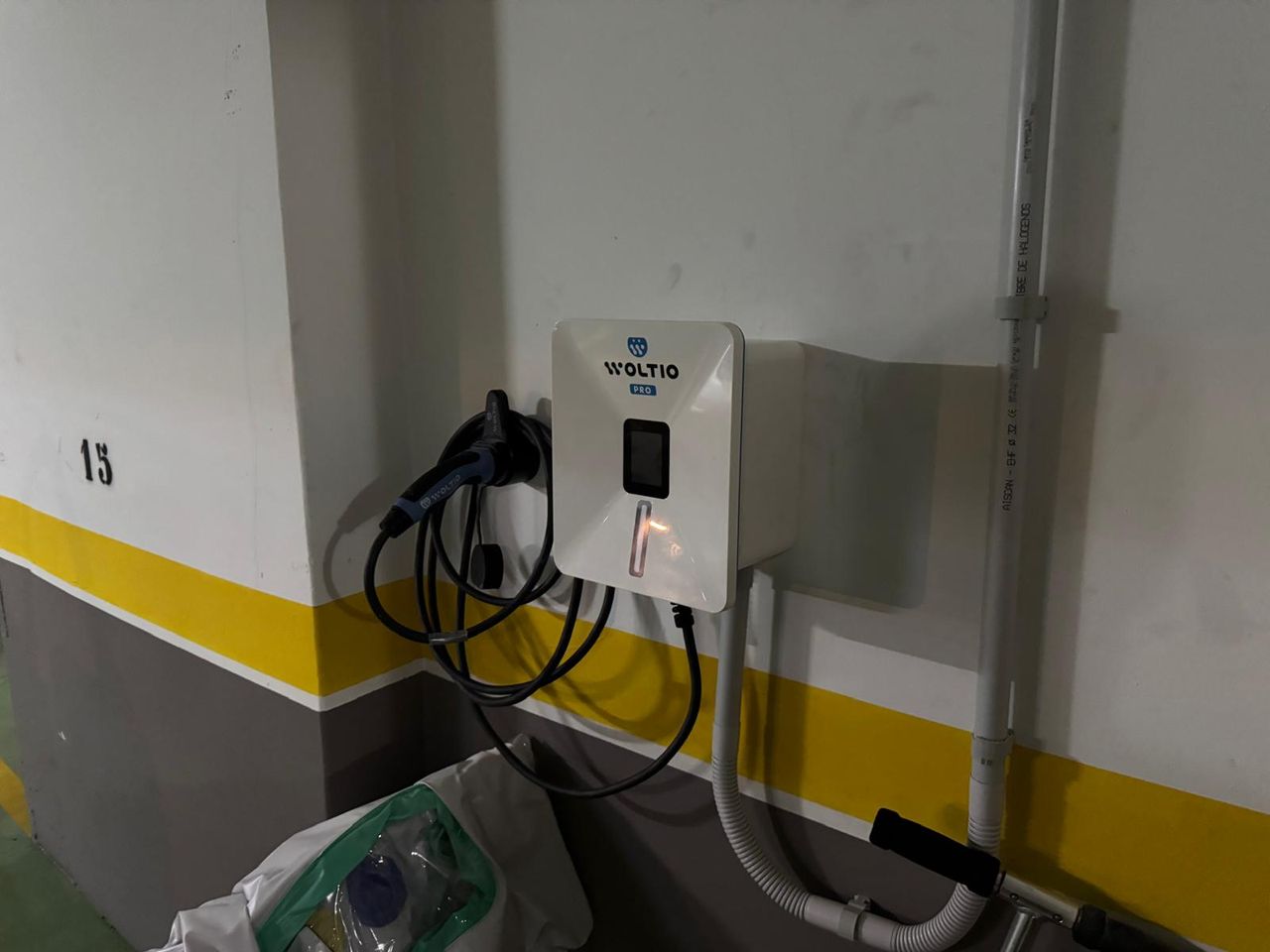 Wallbox Woltio instalado en una plaza de garaje en Vigo